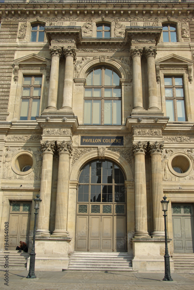 Pavillon Colbert cour Napoléon au Louvre à Paris, France