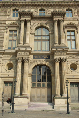 Pavillon Colbert cour Napol  on au Louvre    Paris  France