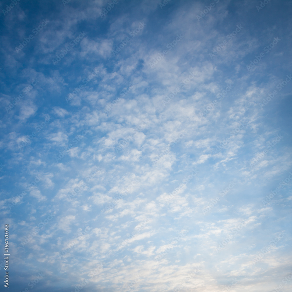 Obraz premium Calm morning sky clouds background