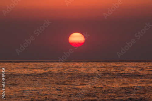 Fototapeta Naklejka Na Ścianę i Meble -  sunset, sun, sea, sky, ocean