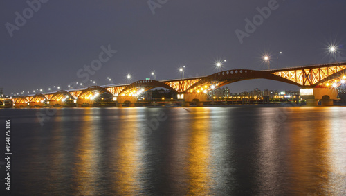 Fototapeta Naklejka Na Ścianę i Meble -  Night view of a bridge, Seoul