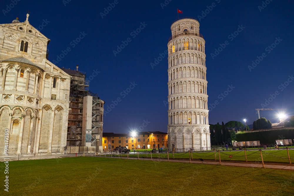 Night view of Leaning Tower of Pisa (Torre di Pisa) on Piazza dei Miracoli in Pisa, Tuscany, Italy.
