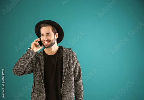 Handsome stylish man talkin...