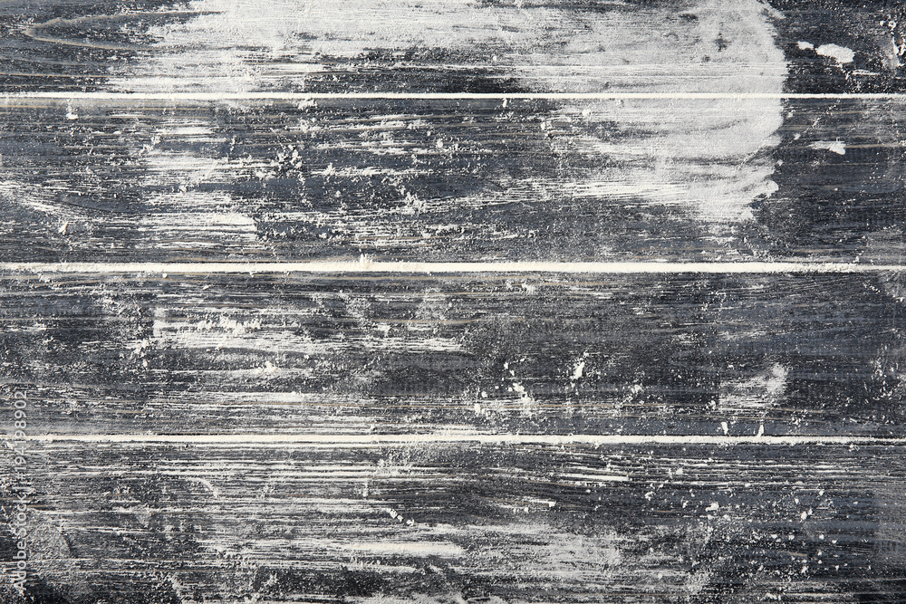 Obraz premium Scattered flour on wooden background