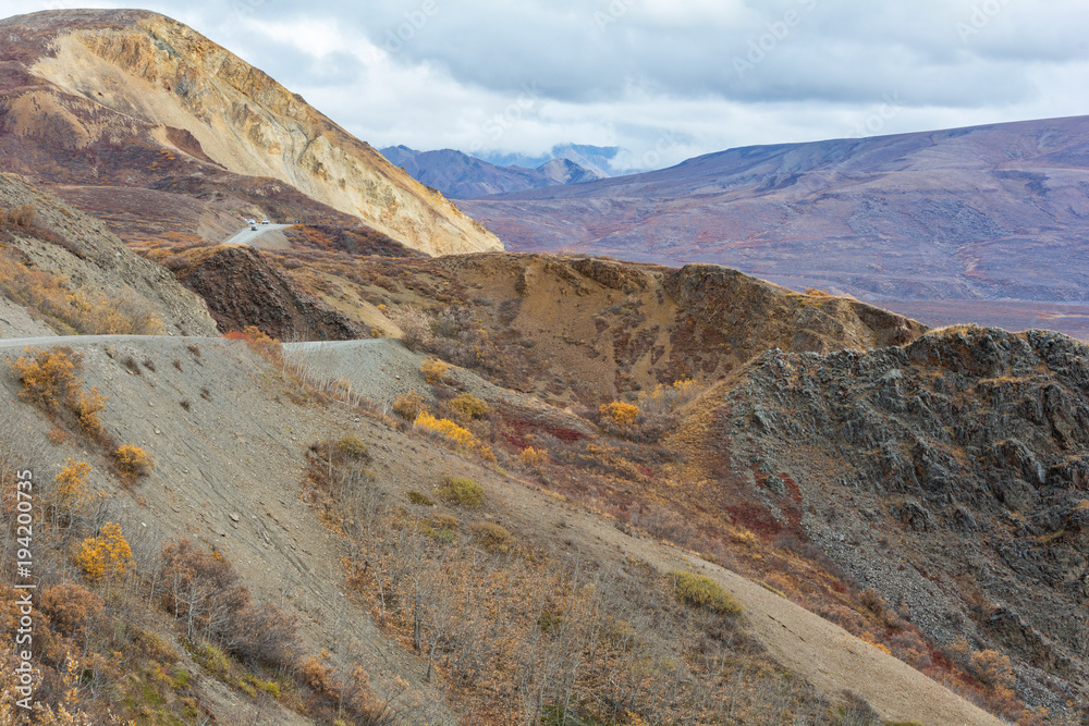 Obraz premium Twisting road throgh hillside