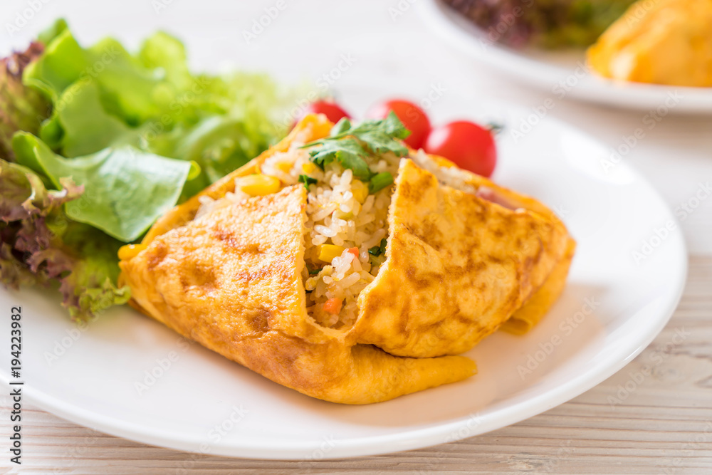 Flavored Fried Rice in an Omelet Wrapping Flavored Fried Rice in an Omelet Wrapping