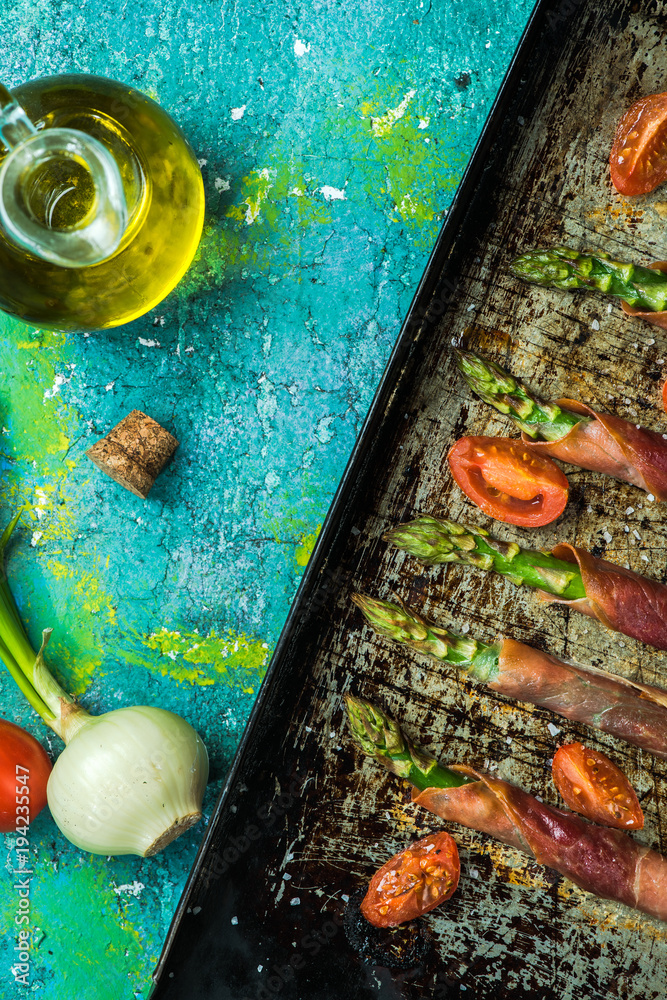 Fototapeta premium Grilled asparagus with prosciutto ham