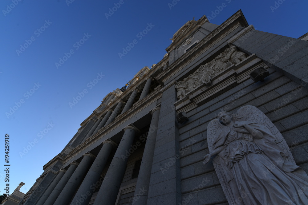 Naklejka premium マドリードの宮殿と教会