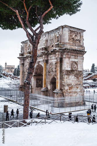 A lovely day of snow in Rome, Italy, 26th February 2018: a beautiful view of the Arch of Costantino near the Colosseum under the snow