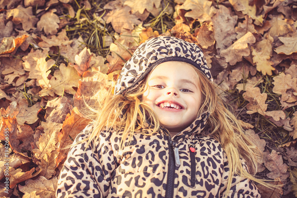 Smiley girl o fallen leaves. Smiley girl o fallen leaves.
