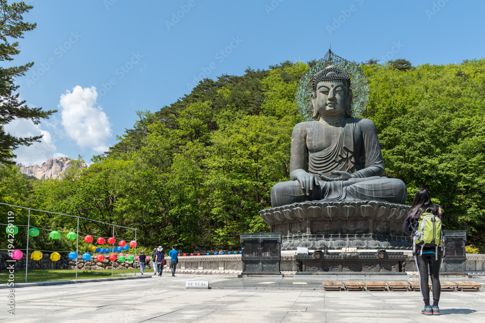 Der Tongil Daebul Buddha der Wiedervereinigung in Seoraksan Nationalpark