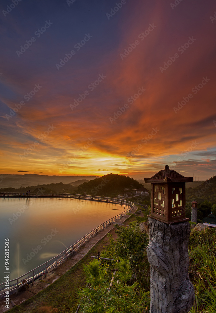 Fototapeta premium Sunset at Nglanggeran Lake, Gunung Kidul, Yogyakarta, Indonesia