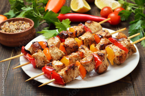 Cuadro en lienzo Fried chicken kebab