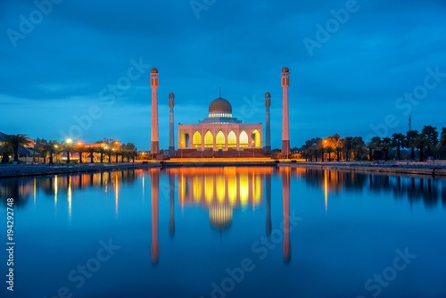 Foto Landscape sunset sky at Central Mosque, Songkhla province, Southern of Thailand