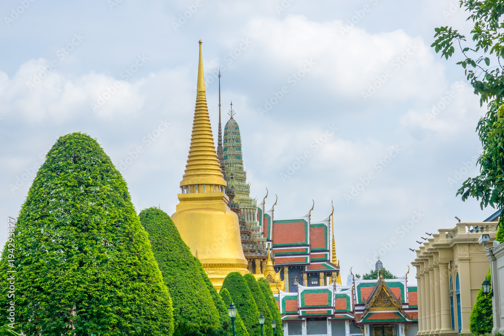 Fototapeta premium The Grand Palace or Wat Phra Kaew Temple of The Emerald Buddha in Bangkok ,Thailand,