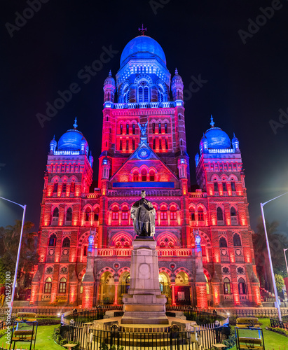 Fototapeta Naklejka Na Ścianę i Meble -  Municipal Corporation Building with statue of Phiroz Shah Mehta. Built in 1893, it is a heritage building in Mumbai, India