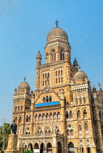 Municipal Corporation Building with statue of Phiroz Shah Mehta. Built in 1893, it is a heritage building in Mumbai, India