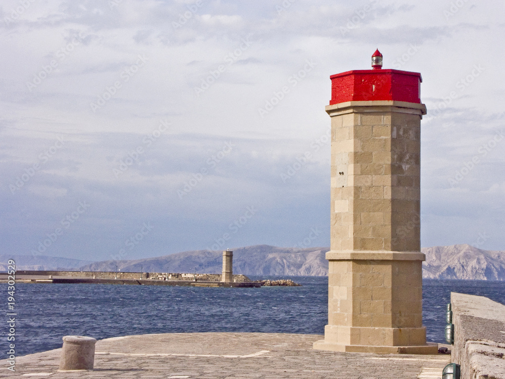 Hafeneinfahrt an der kroatischen Küste