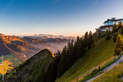 Abendstimmung in den Schweizer Bergen © photogra4you