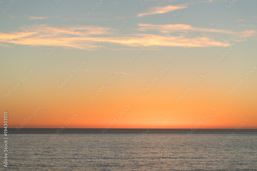 Obraz premium Sunset evening sky over sea