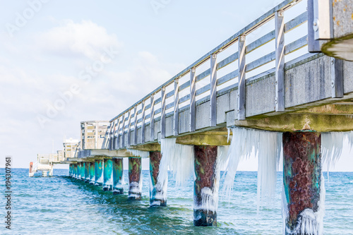 Seebrücke Heiligendamm im Winter © Angelika Bentin