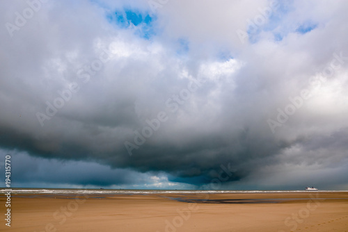 Wallpaper Mural ferry bravant la tempête Torontodigital.ca
