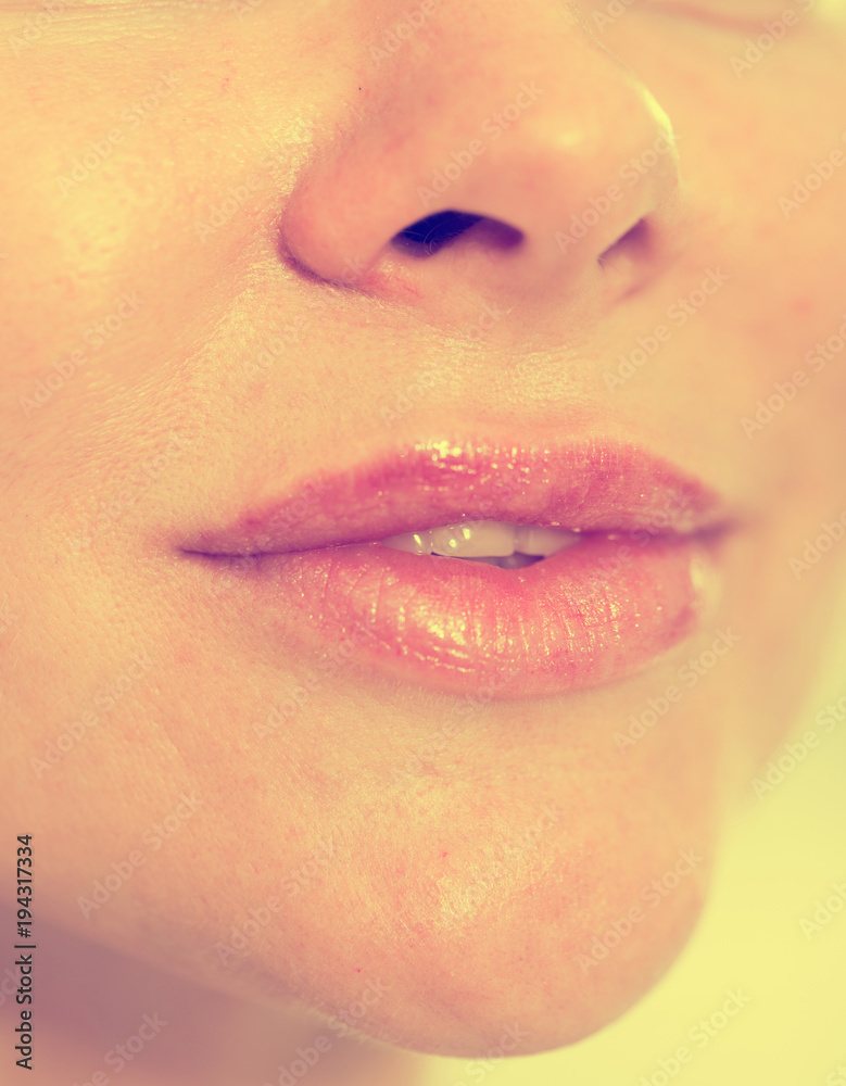 Naklejka premium Close-up of woman's lips with natural lipstick make up. macro lipgloss make-up