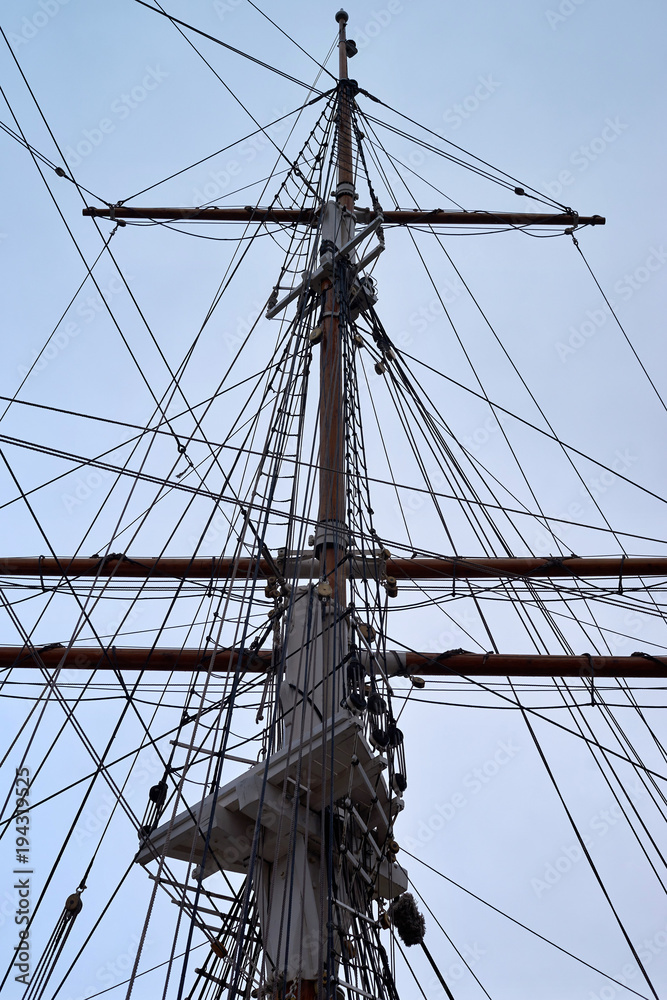Fototapeta premium wooden sailing ship pole