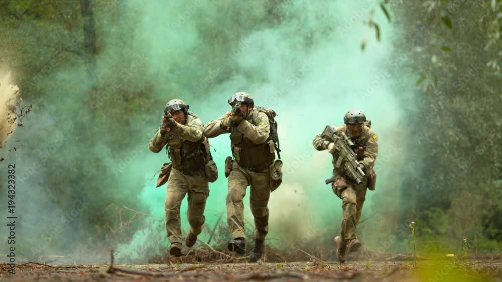 Soldiers on the battlefield, slow motion