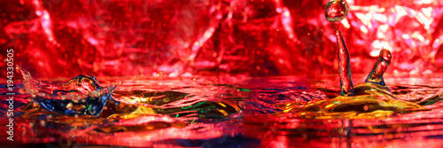 krajobraz-kropla-wody-na-czerwono