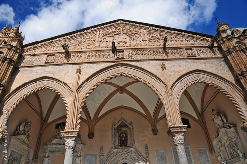 Wallpaper Mural La Cattedrale di Palermo, il Portale Torontodigital.ca