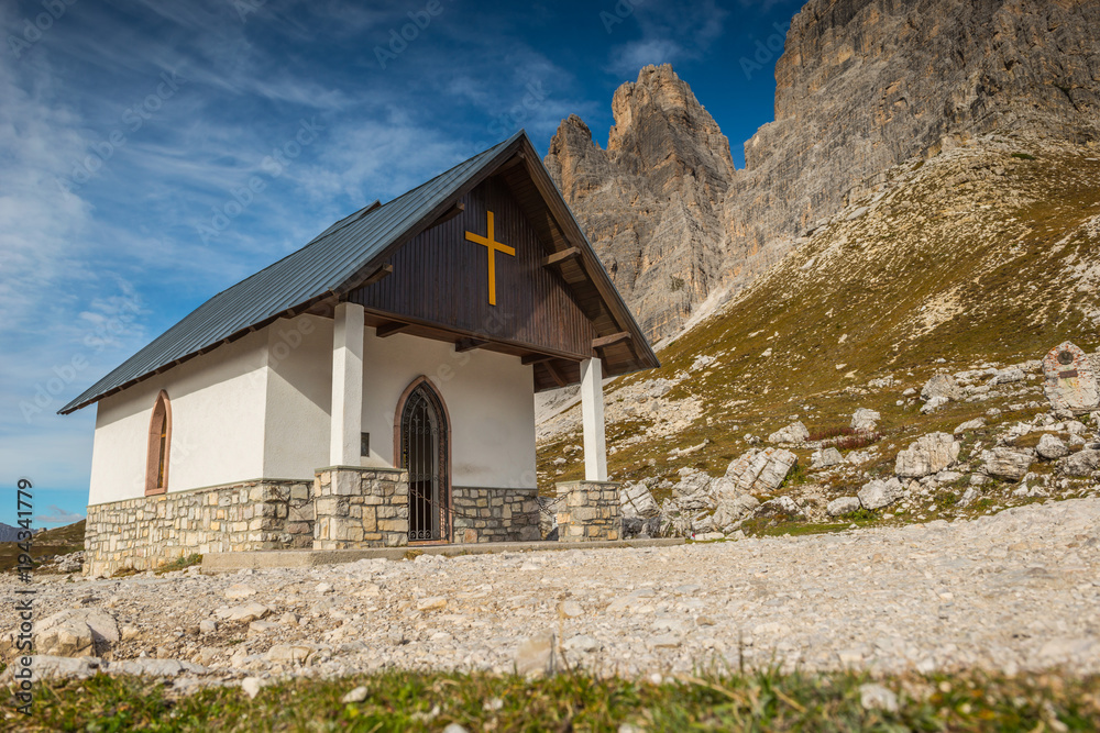 italien dolomites in autumn, south tyrol, rifugio auronzo italien dolomites in autumn, south tyrol, rifugio auronzo