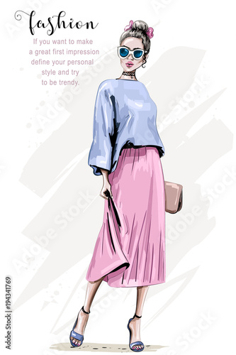 Hand drawn beautiful young woman with handbag. Fashion woman. Stylish cute girl in sunglasses. Sketch.