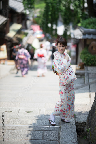 着物の女性・京都 © hanack