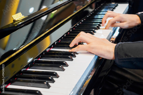 Canvas Print Close up musician hand playing piano