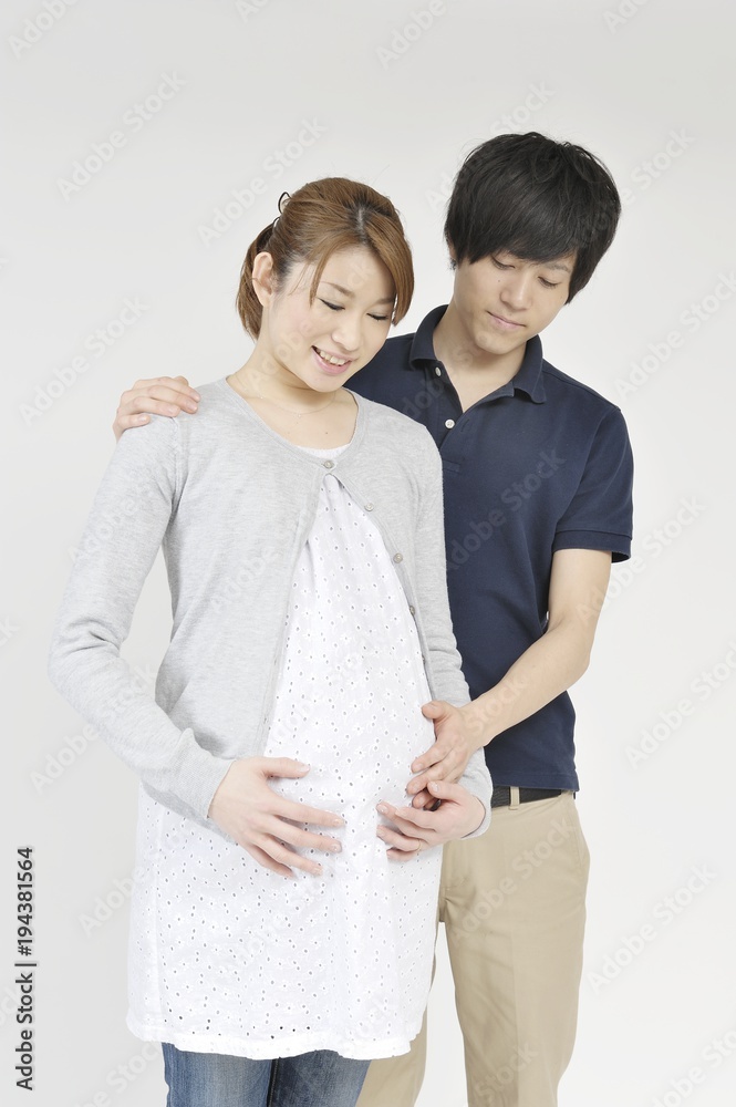 妊娠した妻と若い夫 妊娠した妻と若い夫