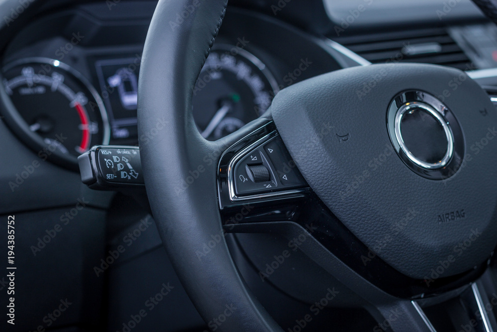 controlbuttons on steering wheel
