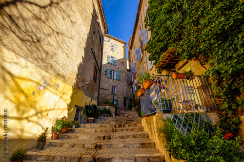 Obraz na płótnie Une rue de village de Fayence, Provence, France. w salonie