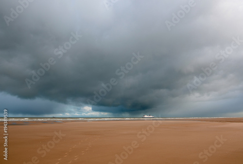 ferry bravant la tempête photo