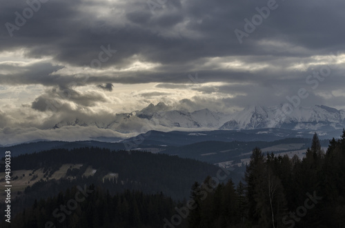 zimowa panorama Tatr i Pienin  © wedrownik52