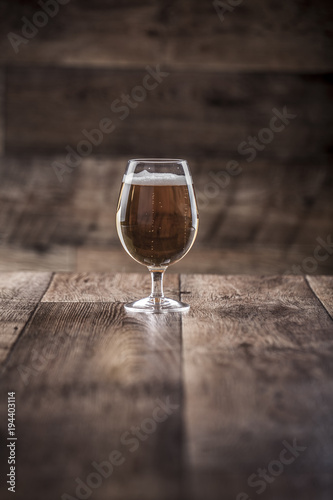 Pełna szklanka piwa z pianką © Rafal Kucharek