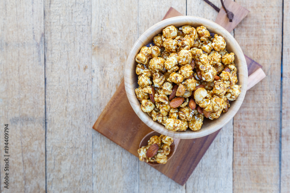 Popcorn caramel mix macadamia and almond taste Popcorn caramel mix macadamia and almond taste
