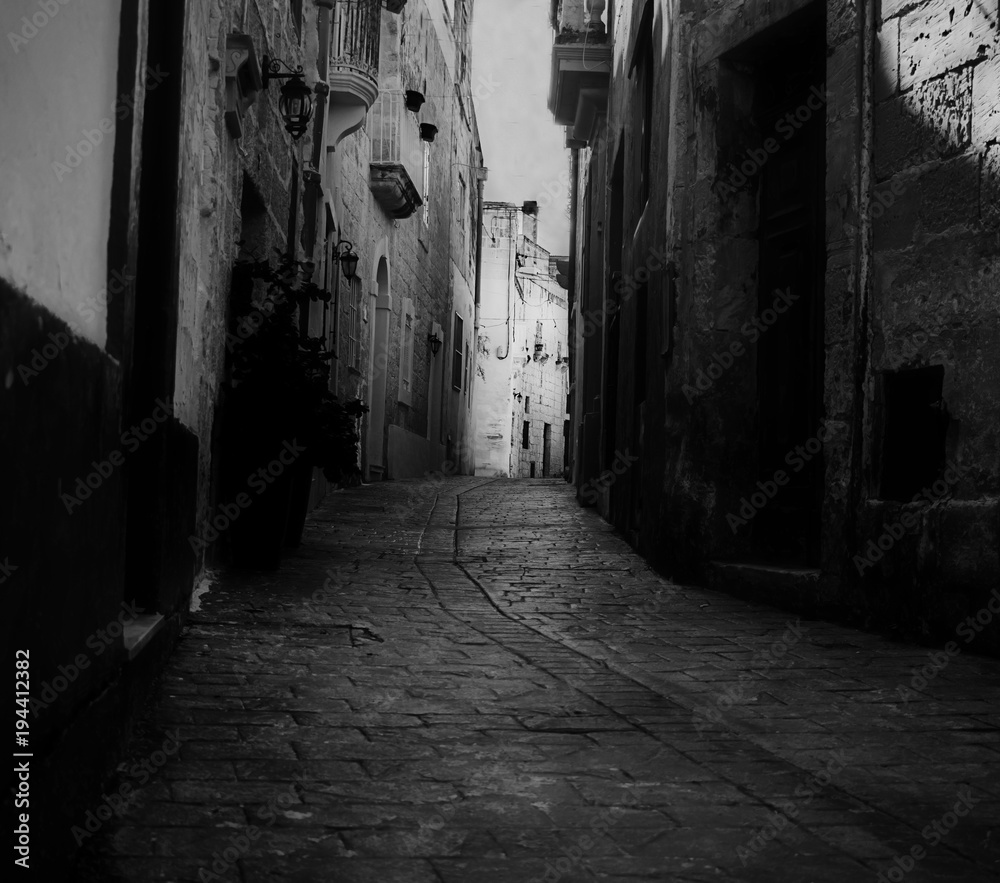 Obraz premium Old Narrow Road in Rabat Malta