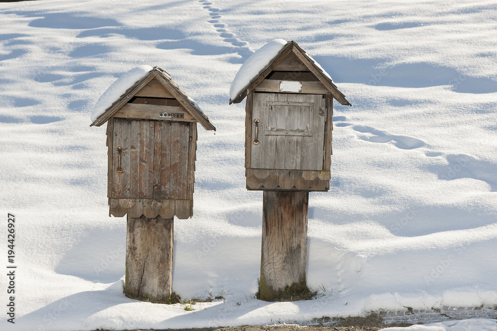 Originelle Briefkästen aus Holz in Winterlandschaft, Kanton Zug, Schweiz  Stock Photo | Adobe Stock