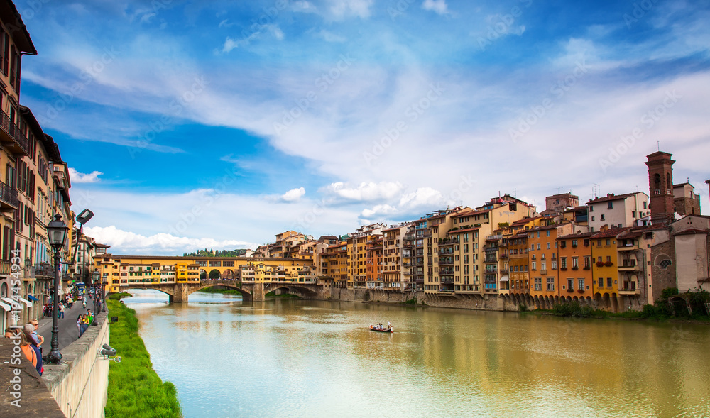 Naklejka premium Florence, Gold (Ponte Vecchio) Bridge over the river Arno