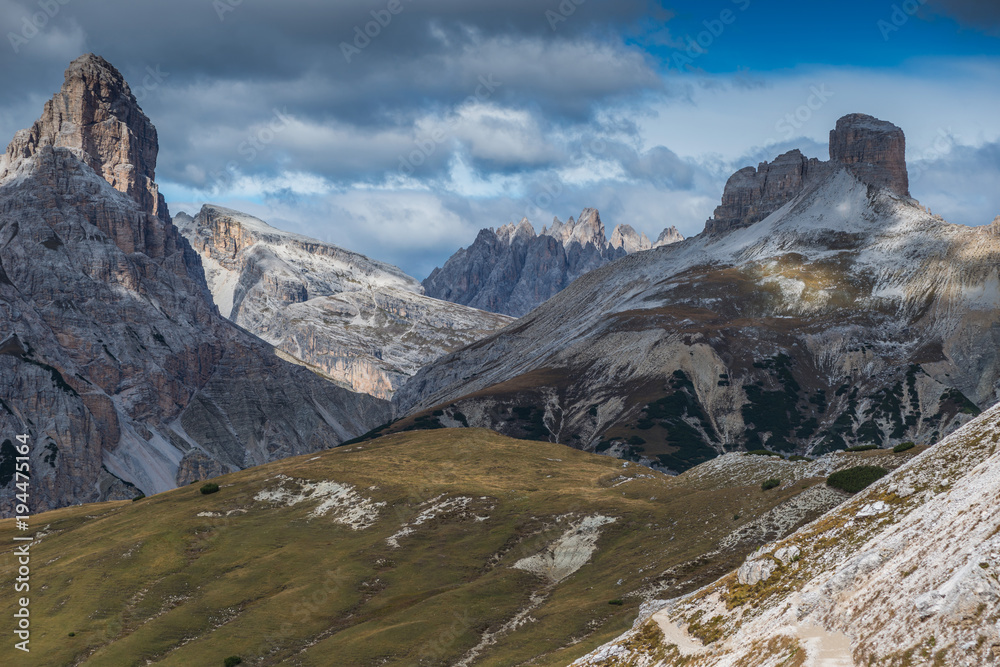 italien dolomites, south tyrol and italien alps, beautiful mountain scenery, tre cime di lavaredo