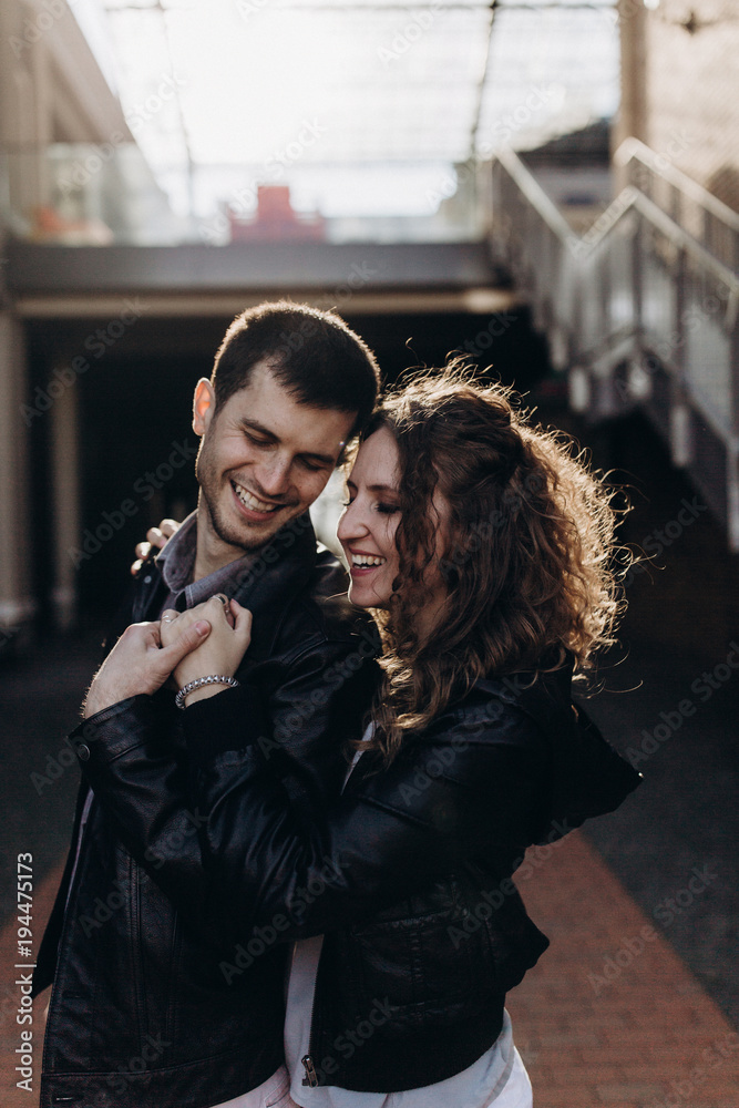 Naklejka premium Evening photo session of a beautiful young couple.