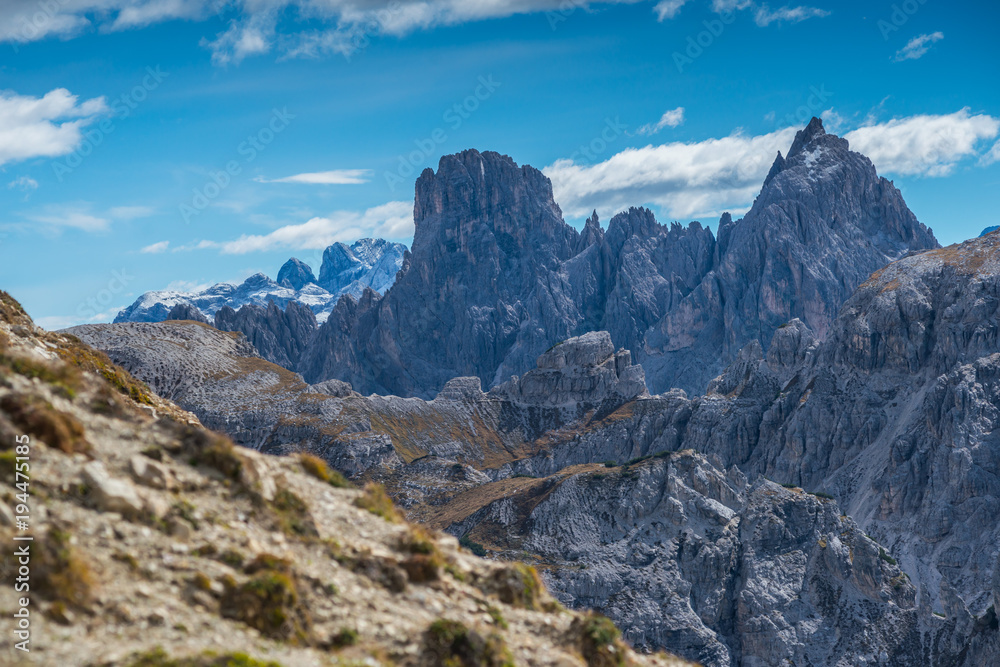 italien dolomites, south tyrol and italien alps, beautiful mountain scenery, tre cime di lavaredo