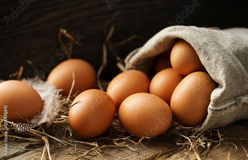 Frische braune Eier