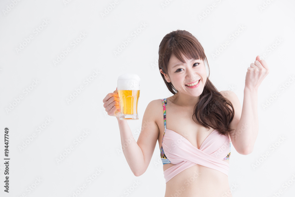 水着の女性・白バック 水着の女性・白バック